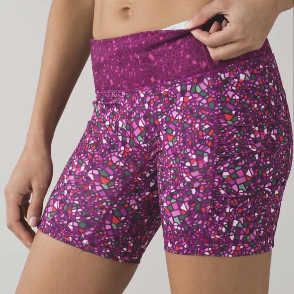 Lululemon Women’s Shorts Size 4 Speed Track Short Paradise Geo Print‎ Plum